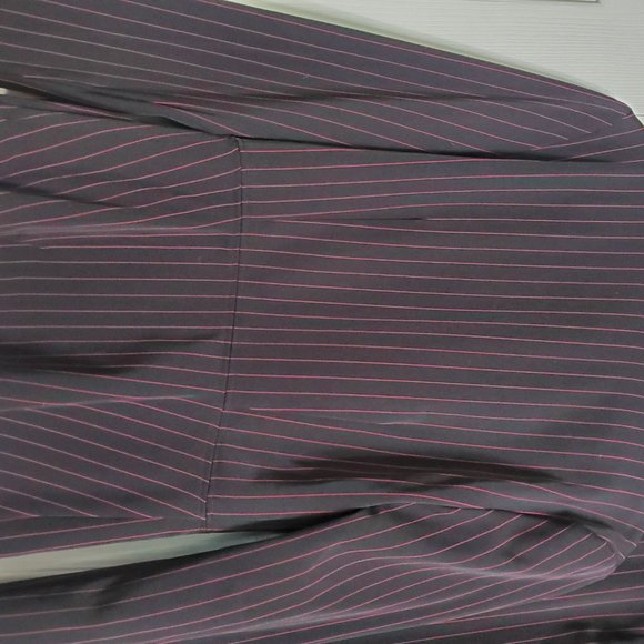 BUSINESS SUIT - Picture 2 of 2